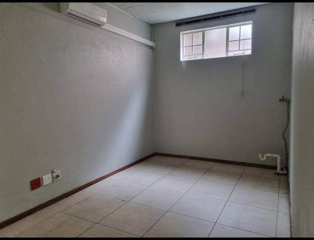 131M² OFFICE TO LET IN SONHEUWEL
